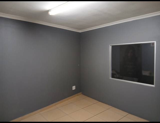 800M² BUILDING FOR SALE IN SPARKS ESTATE